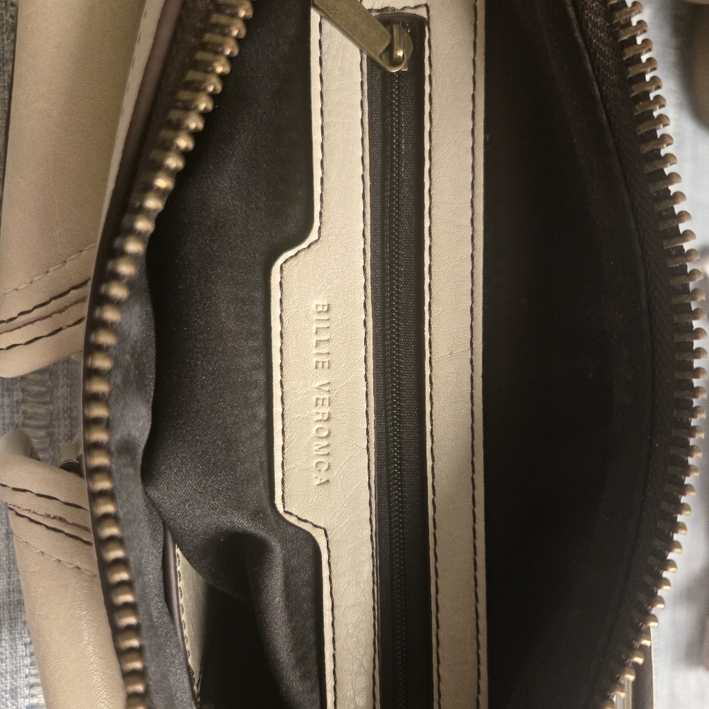 Elegant White Vegan Leather Shoulder Bag Brand is BILLIE VEROMCA - Picture 9 of 11